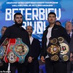 Los luchadores rusos Dmitry Bivol (derecha) y Artur Beterbiev (izquierda) luchan por convertirse en campeones indiscutibles de peso semipesado.