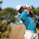 RICHMOND, VIRGINIA - 20 DE OCTUBRE: Tim O'Neal juega su tiro desde el segundo tee durante la tercera ronda del Dominion Energy Charity Classic 2024 en el Country Club of Virginia el 20 de octubre de 2024 en Richmond, Virginia. (Foto de Scott Taetsch/Getty Images)