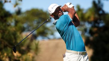 RICHMOND, VIRGINIA - 20 DE OCTUBRE: Tim O'Neal juega su tiro desde el segundo tee durante la tercera ronda del Dominion Energy Charity Classic 2024 en el Country Club of Virginia el 20 de octubre de 2024 en Richmond, Virginia. (Foto de Scott Taetsch/Getty Images)