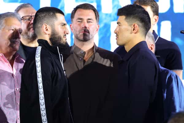 Artur Beterbiev Vs Dmitrii Bivol Enfrentamiento