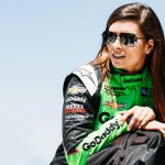 Danica Patrick, como votante por primera vez, vota por Donald Trump