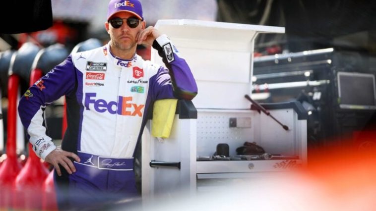 Denny Hamlin acusa a NASCAR Radio de censura en medio de una demanda