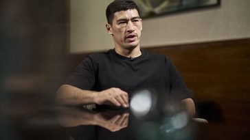 Dmitry Bivol, ampliamente considerado como uno de los campeones de peso semipesado más hábiles del boxeo actual, es célebre por su precisión, potencia y compostura inquebrantable en el ring.