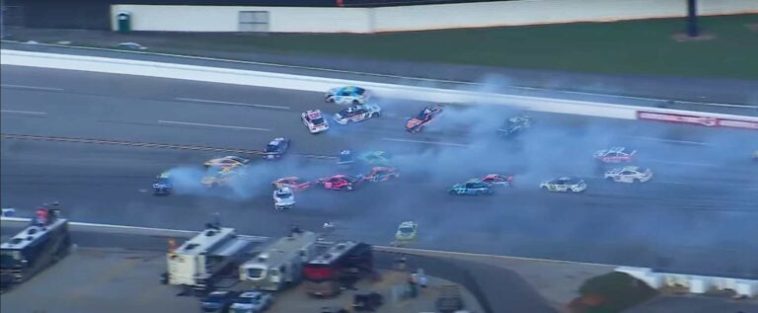 El mayor accidente en la historia de NASCAR en Talladega (Video)