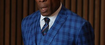 La leyenda del boxeo Frank Bruno se somete a exploraciones en el hospital en medio de temores de que su cerebro esté decayendo.