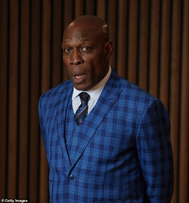 La leyenda del boxeo Frank Bruno se somete a exploraciones en el hospital en medio de temores de que su cerebro esté decayendo.