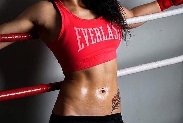 La estrella australiana del boxeo Cherneka Johnson recurrió a Instagram el martes para publicar una foto que muestra que había estado trabajando duro en el gimnasio.