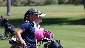 Hanna Boyd, de Great Falls High, izquierda, en Great Falls Invite en agosto. Boyd terminó segundo en el torneo estatal Clase AA en Kalispell el viernes.