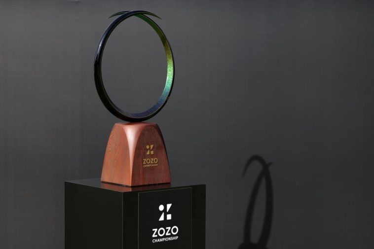 El trofeo del Campeonato ZOZO se exhibe durante la primera ronda del Campeonato ZOZO en Accordia Golf Narashino Country Club el 19 de octubre de 2023 en Inzai, Chiba, Japón. (Foto de Lintao Zhang/Getty Images)