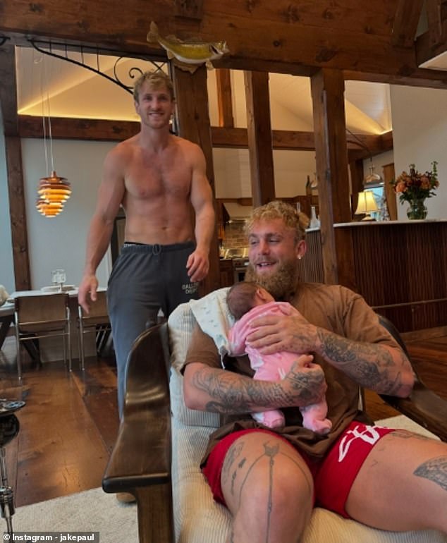 Jake Paul ha celebrado convertirse en tío compartiendo fotos con su sobrina en Instagram.