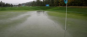 PAJU, COREA DEL SUR - 18 DE OCTUBRE: La obra se suspendió debido al mal tiempo en el sexto green durante la segunda ronda del BMW Ladies Championship 2024 en Seowon Hills Country Club el 18 de octubre de 2024 en Paju, Corea del Sur. (Foto de Chung Sung-Jun/Getty Images)