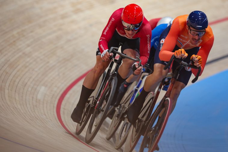 La polémica en la carrera eliminatoria del Mundial de Pista provoca 'insultos y amenazas' de Jan-Willem van Schip por descalificación