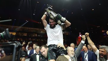 Artur Beterbiev se coronó campeón mundial indiscutible de peso semipesado