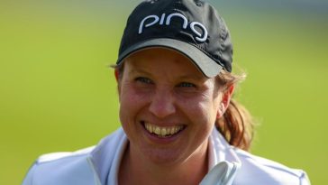 WOKINGHAM, INGLATERRA - 25 DE ABRIL: Liz Young de Inglaterra reacciona a un putt en el green 18 durante la Rose Ladies Series en Bearwood Lakes Golf Club el 25 de abril de 2023 en Wokingham, Inglaterra. (Foto de Luke Walker/Getty Images)