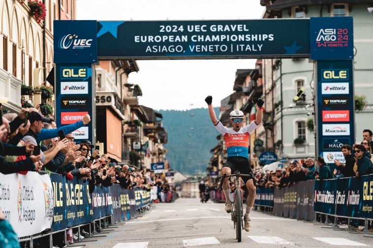 Martin Stošek logra en solitario el título élite masculino en el Campeonato Europeo de Gravel