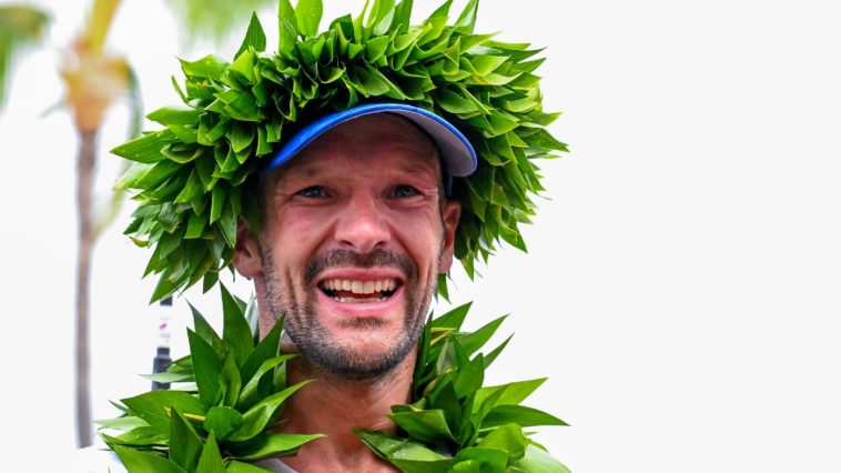 Patrick Lange emoción en la línea de meta Campeonato Mundial IRONMAN Kona 2024 crédito de la foto Getty Images para IRONMAN