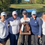 El equipo de golf femenino de Petoskey capturó un título regional en Midland esta semana, el primero desde la temporada 2020, al tiempo que logró una de las mejores rondas regionales en toda la División 2. Los miembros del equipo incluyen (desde la izquierda) Piper Leidell, Sara Hasse, Riley Barr, Anna Hasse y Emma Berg.