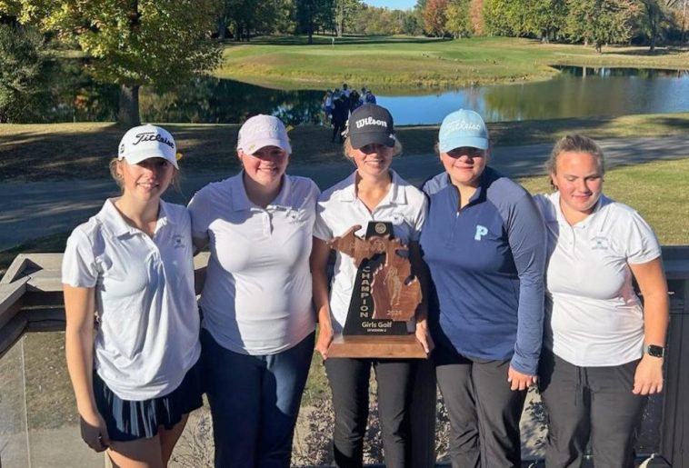 El equipo de golf femenino de Petoskey capturó un título regional en Midland esta semana, el primero desde la temporada 2020, al tiempo que logró una de las mejores rondas regionales en toda la División 2. Los miembros del equipo incluyen (desde la izquierda) Piper Leidell, Sara Hasse, Riley Barr, Anna Hasse y Emma Berg.