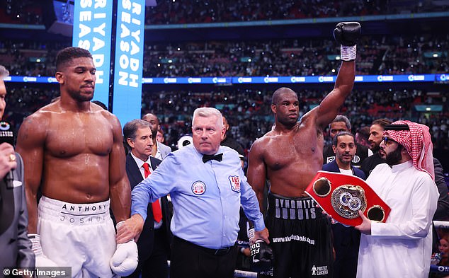 El enfrentamiento de Wembley entre Anthony Joshua (izquierda) y Daniel Dubois (derecha) fue la última oferta de la 'Temporada de Riad' y la segunda noche de pelea fuera del Reino.