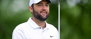 LOUISVILLE, KENTUCKY - 15 DE MAYO: Scottie Scheffler de los Estados Unidos sale del tee 11 durante una ronda de práctica previa al Campeonato de la PGA 2024 en Valhalla Golf Club el 15 de mayo de 2024 en Louisville, Kentucky. (Foto de Ross Kinnaird/Getty Images)