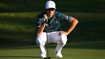 LAS VEGAS, NEVADA - 17 DE OCTUBRE: Rickie Fowler de Estados Unidos hace un putt en el green 11 durante la primera ronda del Shriners Children's Open 2024 en el TPC Summerlin el 17 de octubre de 2024 en Las Vegas, Nevada. (Foto de Orlando Ramírez/Getty Images)