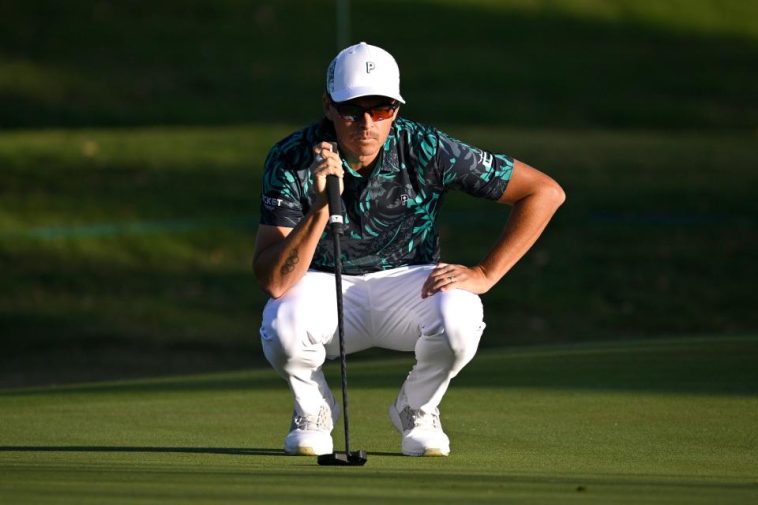 LAS VEGAS, NEVADA - 17 DE OCTUBRE: Rickie Fowler de Estados Unidos hace un putt en el green 11 durante la primera ronda del Shriners Children's Open 2024 en el TPC Summerlin el 17 de octubre de 2024 en Las Vegas, Nevada. (Foto de Orlando Ramírez/Getty Images)