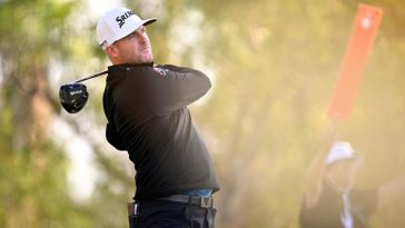 LAS VEGAS, NEVADA - 17 DE OCTUBRE: Taylor Pendrith de Canadá juega su tiro desde el tee 13 durante la primera ronda del Shriners Children's Open 2024 en el TPC Summerlin el 17 de octubre de 2024 en Las Vegas, Nevada. (Foto de Orlando Ramírez/Getty Images)