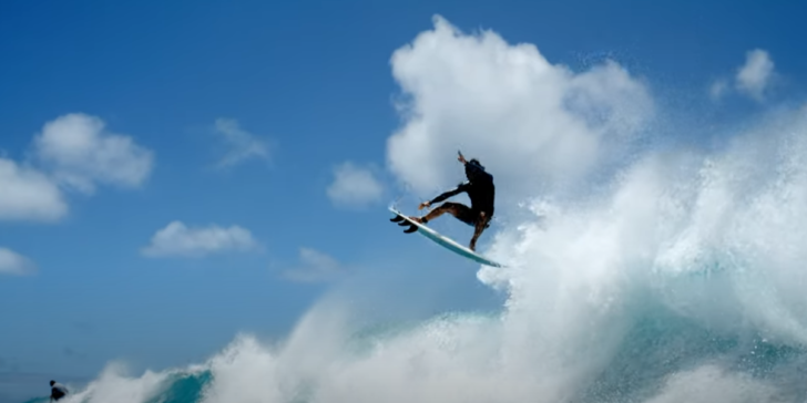 VIDEO: LOS DEMOSTRADORES DE ESPUMA DE RED BULL LLEGARON A OAHU