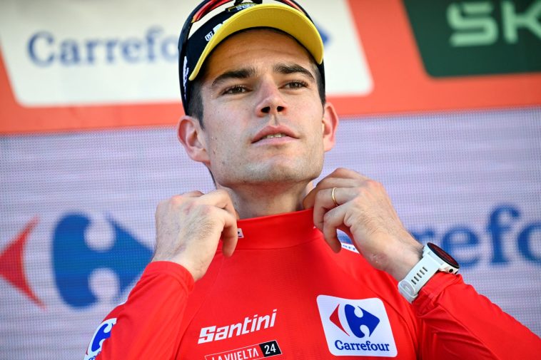 ¿Wout van Aert se disfraza y canta como una ardilla en la televisión belga?