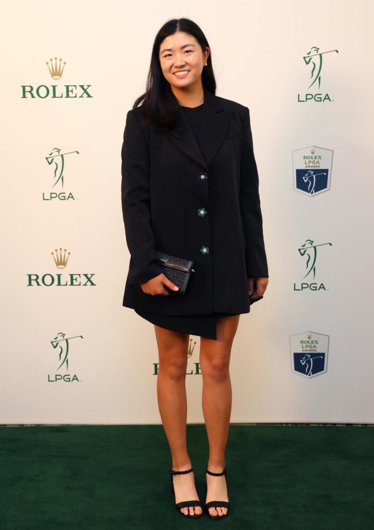 NÁPOLES, FLORIDA - 20 DE NOVIEMBRE: Rose Zhang de los Estados Unidos posa para una fotografía en la alfombra verde durante los Premios LPGA Rolex Players 2024 en Tiburon Golf Club el 20 de noviembre de 2024 en Naples, Florida. (Foto de Michael Reaves/Getty Images) ORG XMIT: 776241820 ORIG FILE ID: 2185820455