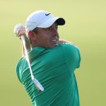 Rory McIlroy de Irlanda del Norte juega un tiro durante el Pro-Am previo al Campeonato HSBC de Abu Dhabi 2024 en el campo de golf Yas Links el 6 de noviembre de 2024 en Abu Dhabi, Emiratos Árabes Unidos. (Foto de Richard Heathcote/Getty Images)