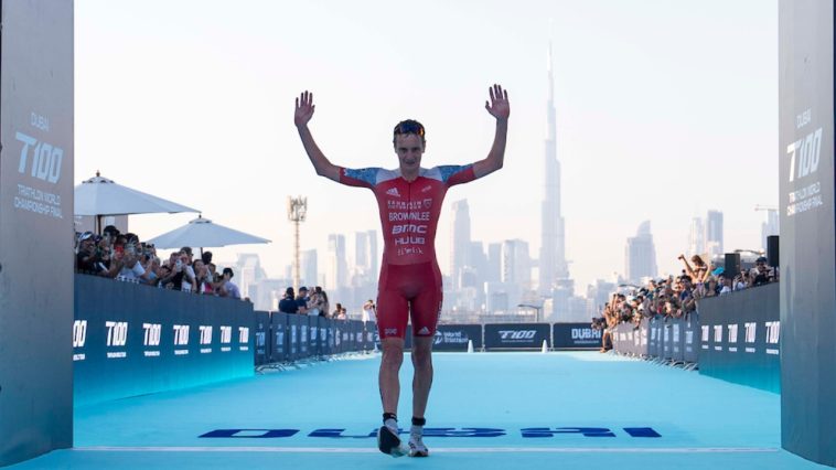 Alastair Brownlee arco de acabado T100 Dubai 2024 crédito fotográfico PTO / T100