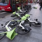 Amenazan con multas por tomar medidas drásticas contra el "estacionamiento problemático" de bicicletas eléctricas en Londres