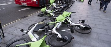 Amenazan con multas por tomar medidas drásticas contra el "estacionamiento problemático" de bicicletas eléctricas en Londres