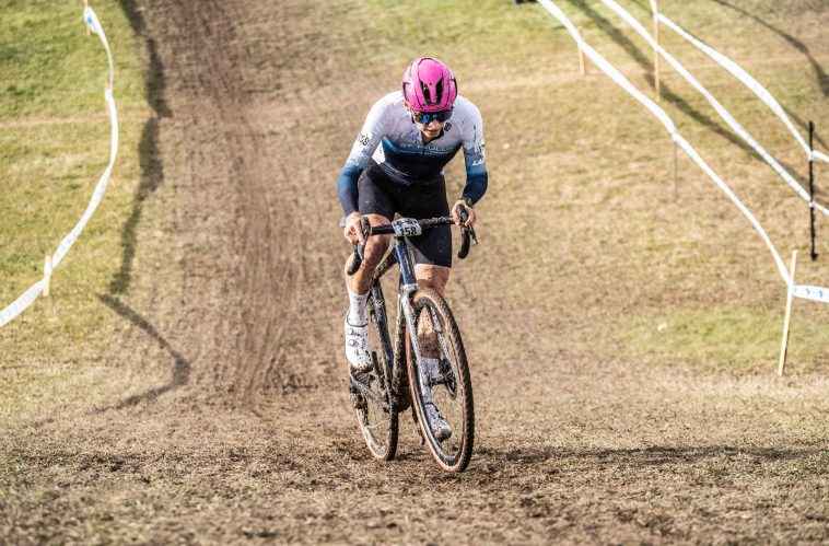 Campeonato canadiense de ciclocross: Ian Ackert añade el título nacional masculino de élite a su colección