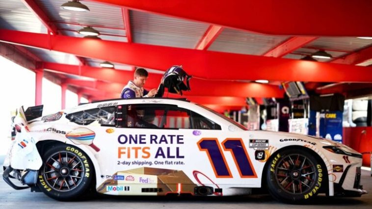 Denny Hamlin golpea una pared con el acelerador atascado en Martinsville (Video)