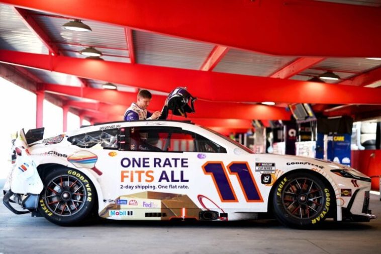 Denny Hamlin golpea una pared con el acelerador atascado en Martinsville (Video)