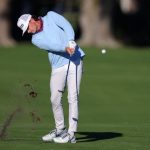 Luke Clanton, estudiante de tercer año de Florida State, realiza un tiro al noveno green del campo Plantation del Sea Island Golf Club durante la segunda ronda del RSM Classic el 22 de noviembre.