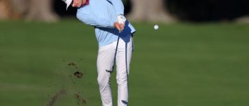 Luke Clanton, estudiante de tercer año de Florida State, realiza un tiro al noveno green del campo Plantation del Sea Island Golf Club durante la segunda ronda del RSM Classic el 22 de noviembre.