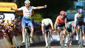 El director de TotalEnergies insiste en que el ascenso al WorldTour "no es en absoluto" un objetivo del equipo