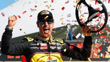 Joey Logano en el carril de la victoria en Las Vegas Motor Speedway - NASCAR Cup Series