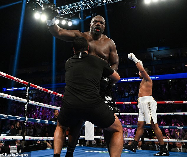 Derek Chisora ​​ha confirmado que la pelea número 49 de su carrera será contra Otto Wallin el próximo año.