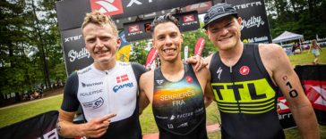 El podio masculino en XTERRA Oak Mountain 2023, encabezado por Arthur Serrieres [Photo credit: XTERRA]