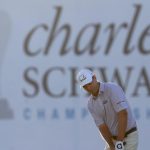 Steven Alker llega al green 18 durante la ronda final del Campeonato de la Copa Charles Schwab 2023 en Phoenix Country Club en Phoenix.