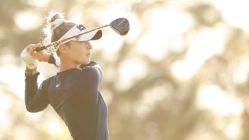 Nelly Korda juega un tiro durante la ronda final del The Annika 2024 conducido por Gainbridge en Pelican en Belleair, Florida. (Cliff Hawkins/Getty Images)