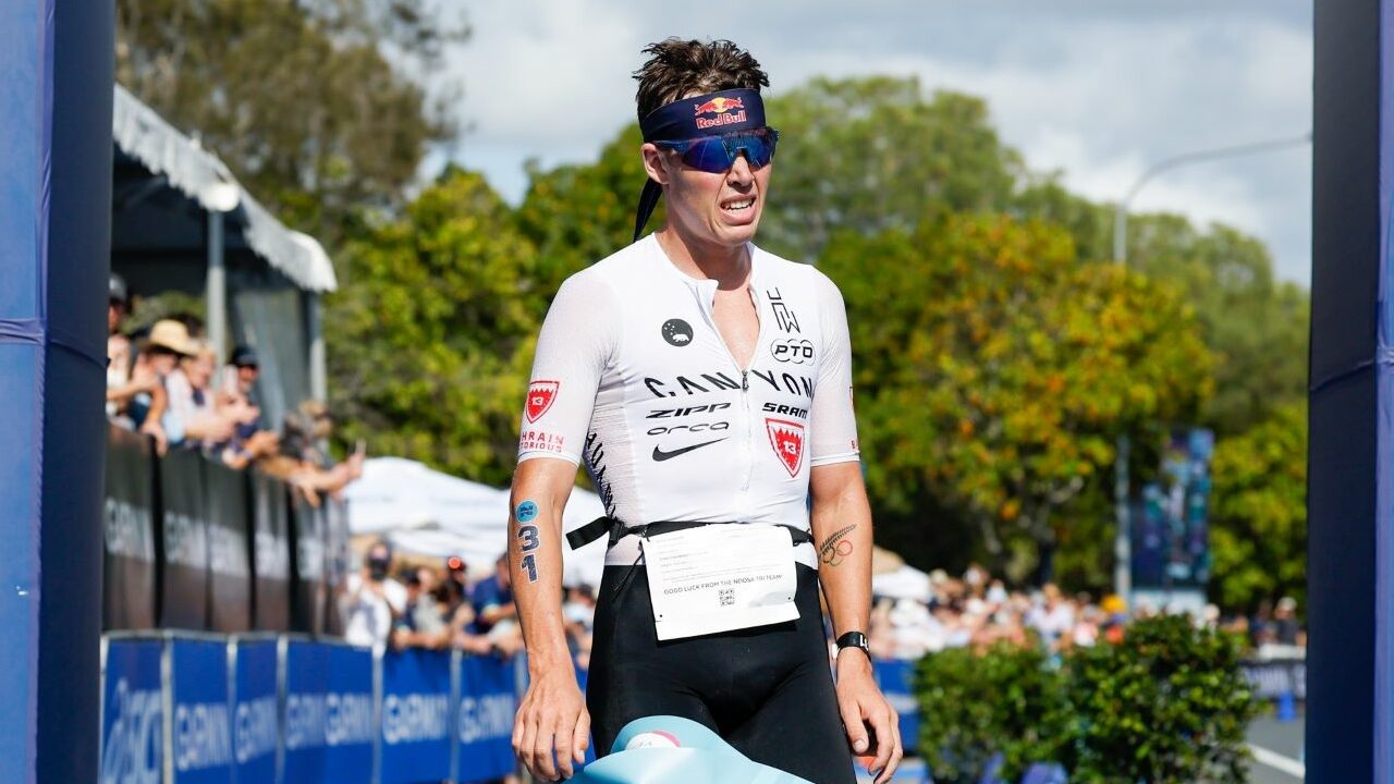 Hayden Wilde se lleva la victoria en su debut en el Garmin Noosa Triathlon 2023