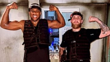 Anthony Joshua (izquierda) fotografiado sonriendo con Jake Paul (derecha) en una publicación en las redes sociales de 2022.