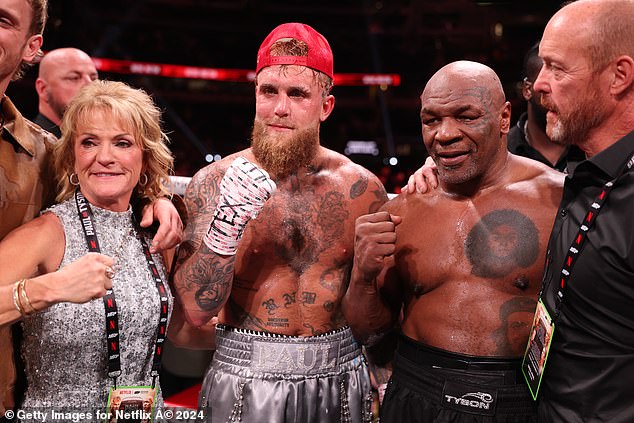 Jake Paul (izquierda) y Mike Tyson (derecha) han recibido prohibiciones oficiales del boxeo.