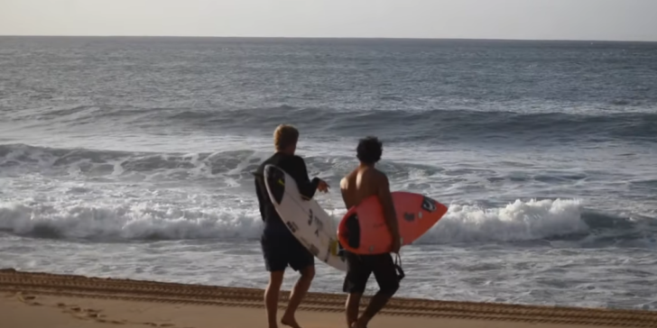 John John Florence y Eli Olson dominan en el intenso oleaje de la costa norte