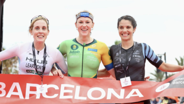 Jonathan Wayaffe y Caroline Pohle vencen la lluvia y ganan la Challenge Barcelona - Triatlón Hoy